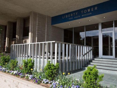 1502 Boulder Ave, Tulsa OK  74119-4037 exterior