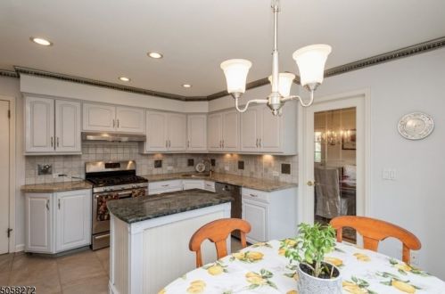2106 Primrose Ln, Martinsville NJ  08836-2218 exterior