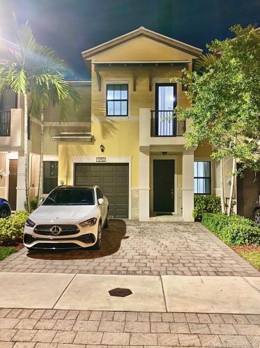 5950 104th Ct, Miami, FL 33178-2613