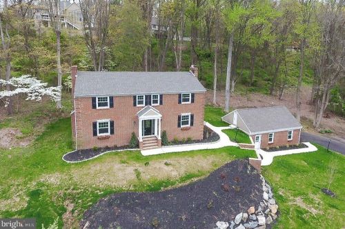 28 Llangollen Ln, Newtown Square PA  19073-3136 exterior