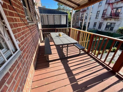 3871 Amundson Ave, Bronx NY  10466-5920 exterior