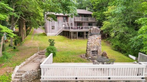 27 Bridge Rd, Upper Stepney CT  06468-2928 exterior