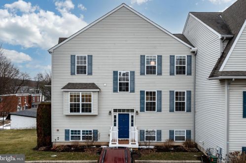 7 Maple St, Downingtown, PA 19335-3169