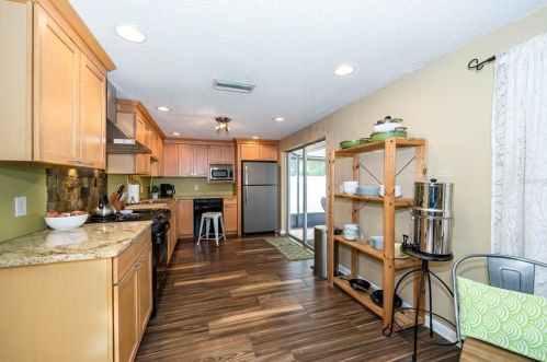 1562 Twin Palms Loop, Lutz FL  33559-6763 exterior