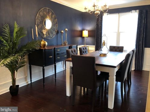 2836 Flagmaker Dr, Falls Church VA  22042-2203 exterior