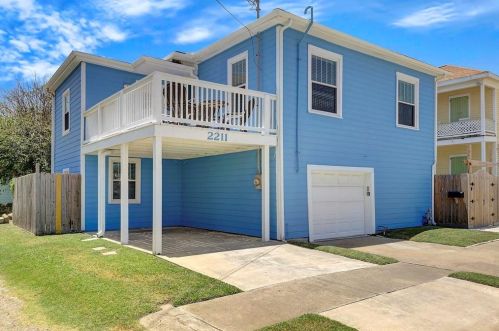 2211 28th St, Galveston TX  77550-7706 exterior