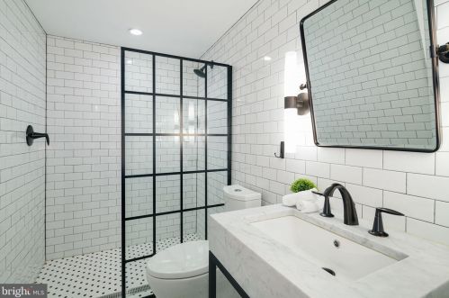 821 Fitzwater St, Philadelphia PA 19147-2836 exterior