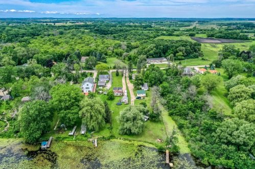 25011 Loomis Rd, Waterford WI  53185-1419 exterior