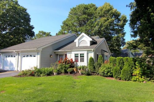 3 Villanova Ct, Panamoka, NY 11961-1634