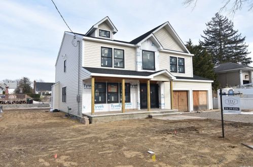 1903 Bergen St, North Bellmore, NY 11710-3203