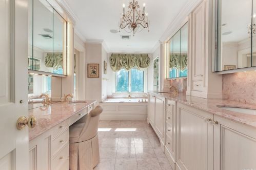 8 Emerson Rd, Muttontown NY  11545-3116 exterior