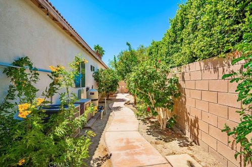 79806 Barcelona Dr, La Quinta CA  92253-8809 exterior