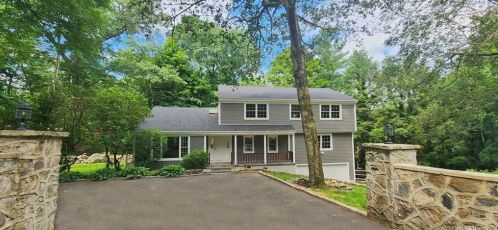 218 Cedar Heights Rd, Stamford, CT 06905-1031