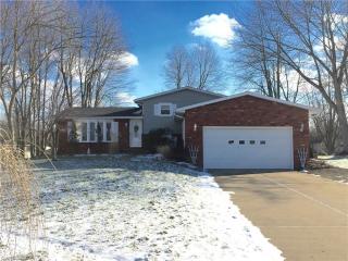 904 Grovewood Cir, Canton, OH 44706-4924