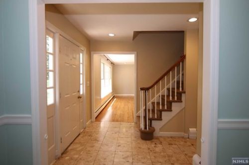 83 Hampshire Hill Rd, Upper Saddle River, NJ 07458-1107