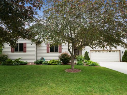 716 River Bluff Dr, Manitowoc, WI 54220-8303