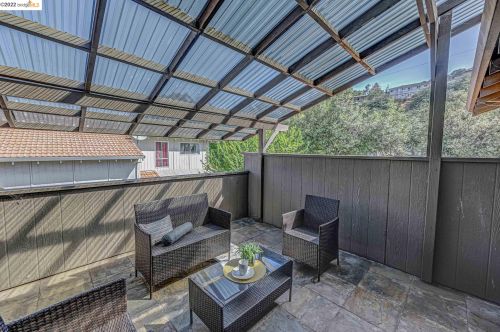 25739 Spring Dr, Hayward CA 94542-1927 exterior