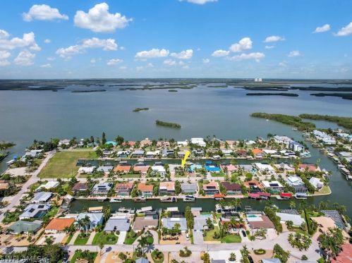 13 Palmview Blvd, Fort Myers Beach FL  33931-4519 exterior