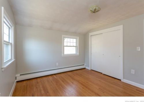 24 Hotchkiss Rd, Farmington CT  06032-2810 exterior