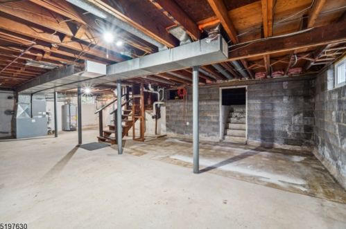 83 Mcnomee St, Oakland NJ  07436-2609 exterior