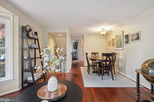 1787 Whisperhill Dr, Herndon VA  20194-1807 exterior