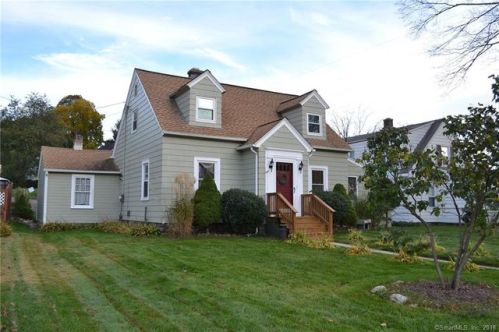 328 Wakelee Ave, Ansonia, CT 06401-1226