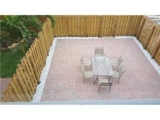 8858 102nd Pl, Miami FL  33178 exterior