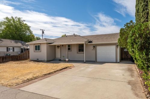3676 A St, North Highlands, CA 95660-4952