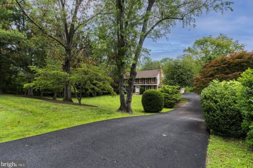 919 Harriman St, Great Falls, VA 22066-2538