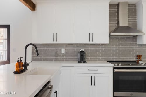 5744 12 St, Phoenix AZ 85086-7351 exterior