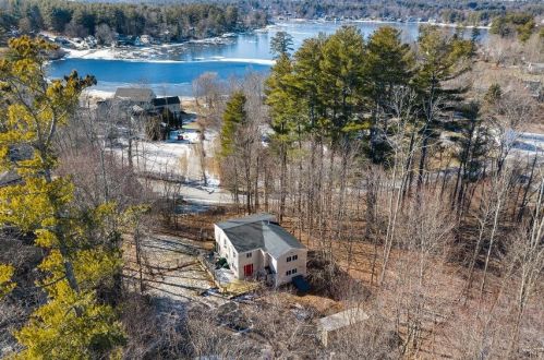 8 Lake Ave, Derry, NH 03038-4030