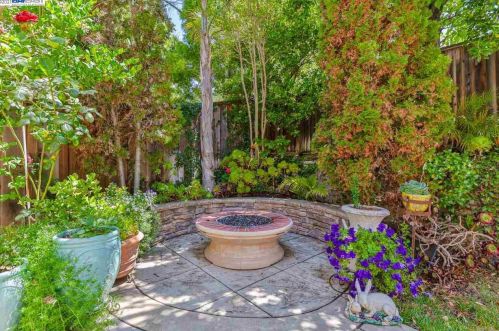 330 Langton Ct, San Ramon CA  94582-4692 exterior