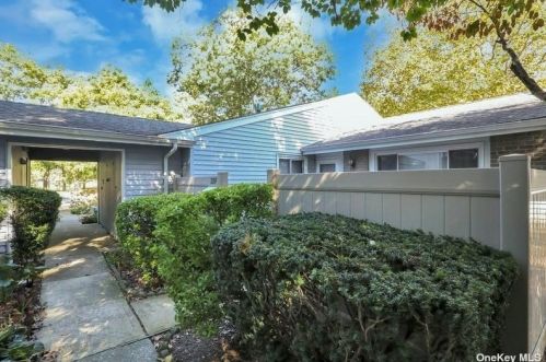 205 Springmeadow Dr, Holbrook, NY 11741-4110