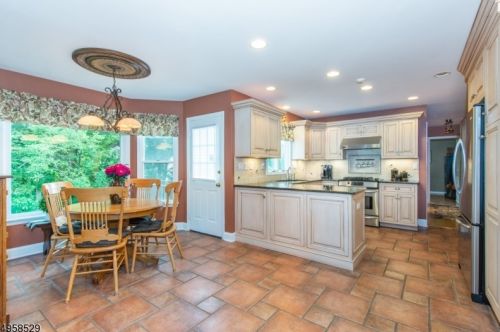 4 Roberts Rd, Dover NJ  07869-3475 exterior