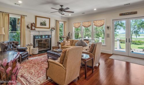 66 Bay Dr, Beaufort SC  29907-1755 exterior