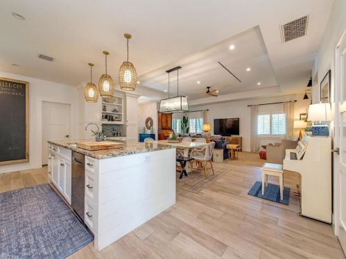 1034 7th Ave, Naples, FL 34102-8109
