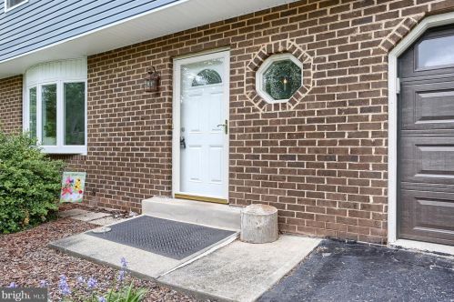 30 Shamrock Ln, Etters, PA 17319-9740
