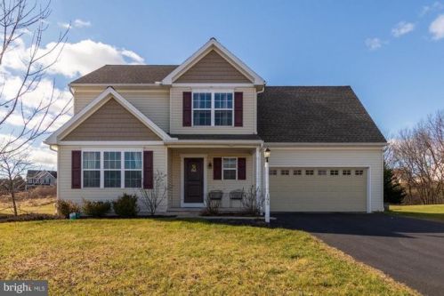195 Lynne Dr, Mount Wolf, PA 17347-9213