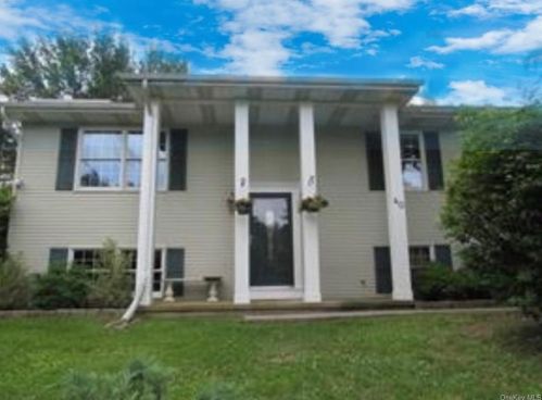40 Heselton Dr, Slate Hill, NY 10973-3908
