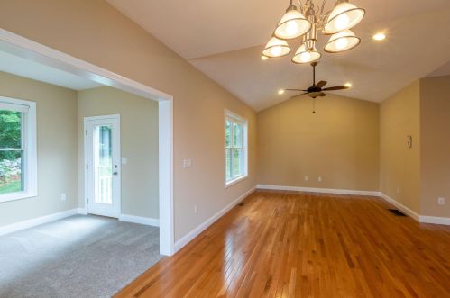 2 Sugar Plum Ln, Londonderry NH  03053-3300 exterior