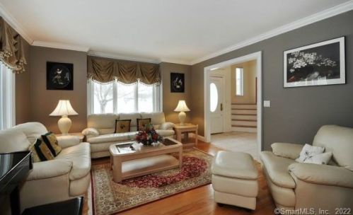 10 Titus Pl, Ridgefield, CT 06877-1046
