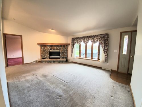 337 Jefferson Ave, Cleveland, WI 53015-1531