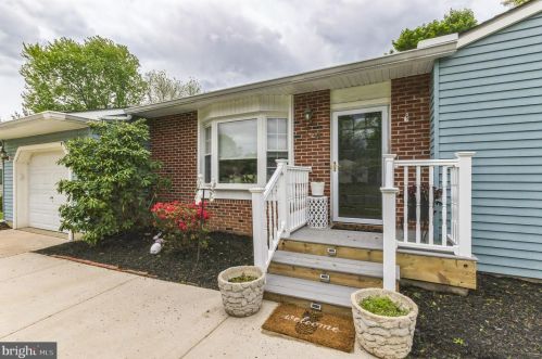 8 Independence Ct, Berlin Boro, NJ 08009-1323