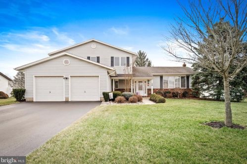 15 Baggaley Rd, Trenton, NJ 08690-1813