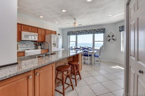 4241 Atlantic Ave, Daytona Beach FL 32127-7004 exterior