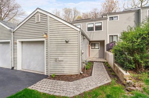 104 Hunter Ln, Crotonville, NY 10562-7007