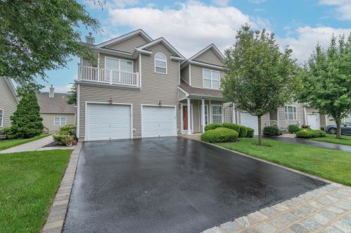 8 Halley Ln, Miller Place, NY 11764-2457