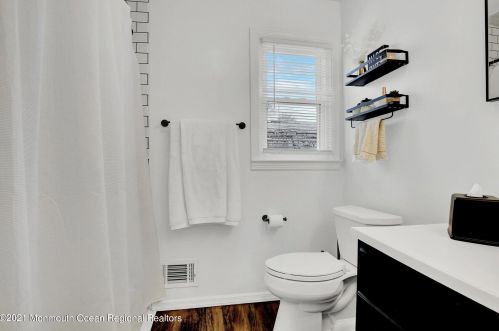 97 Ocean Ave, Middletown NJ  07748-5651 exterior