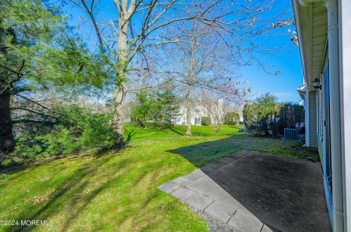 52 Perri Rd, East Freehold NJ  07728-4140 exterior