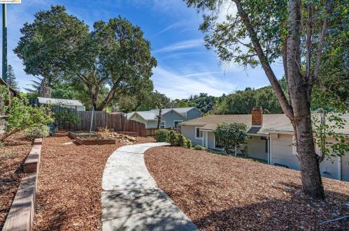 8437 Golf Links Rd, Oakland CA  94605-4118 exterior
